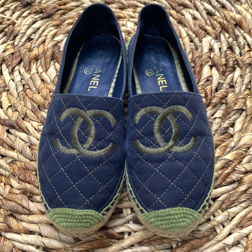 CHANEL Authentic Rare Quilted Espadrilles in  Navy Blue/green.Size 38.